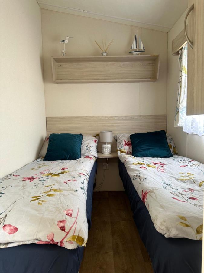 Hotel Angie'S Caravan At Seawick à Saint Osyth Extérieur photo