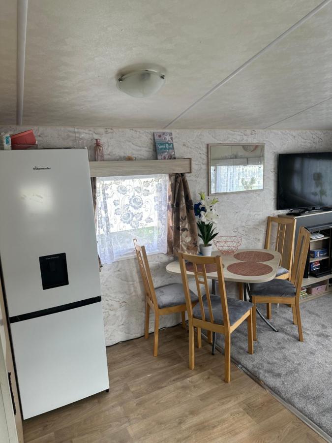 Hotel Angie'S Caravan At Seawick à Saint Osyth Extérieur photo